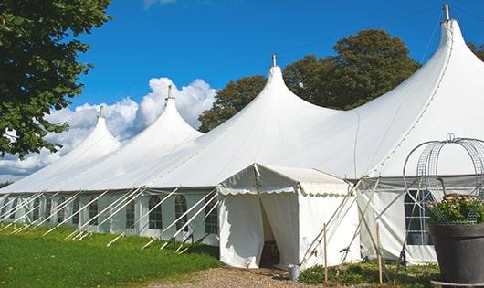 a group of luxury portable restrooms with individual stalls and running water in Campo